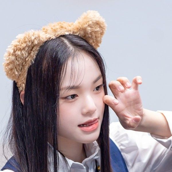 Behind-the-scenes cut of Krystal
