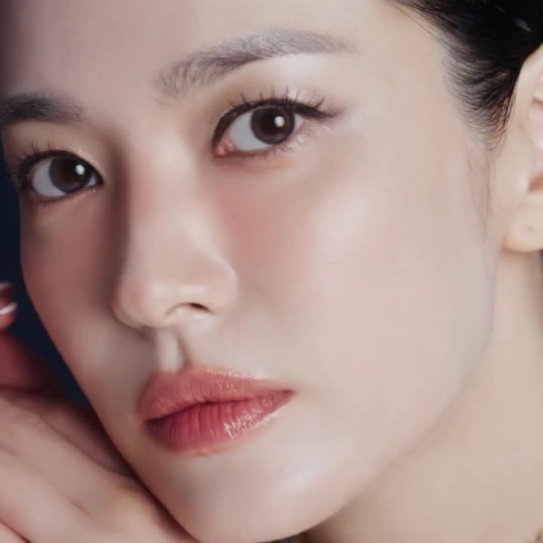 Recent activity shot of Song Hyekyo