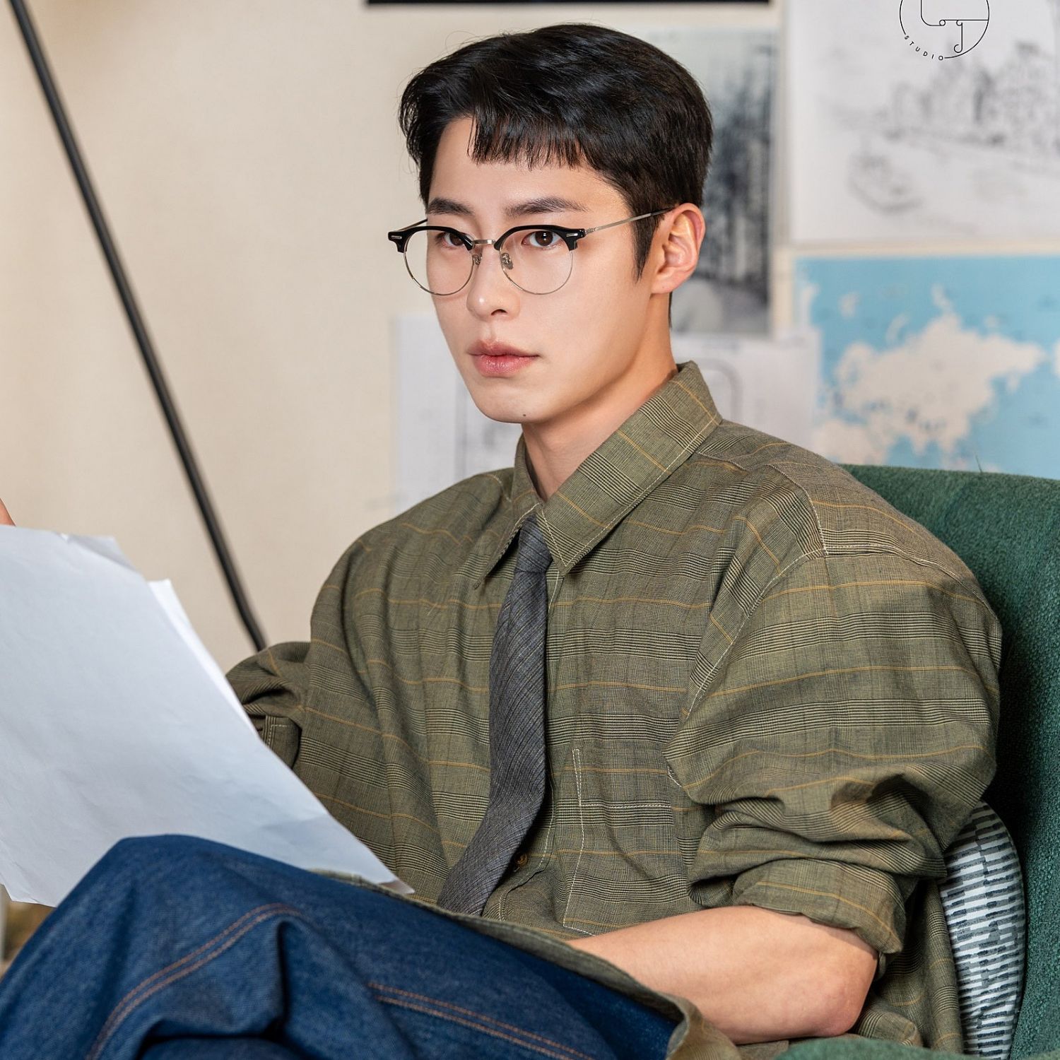 Behind-the-scenes cut of Lee Jaewook