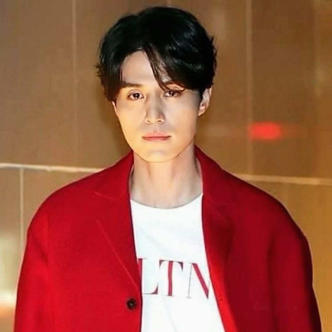 Recent activity shot of Lee Dongwook