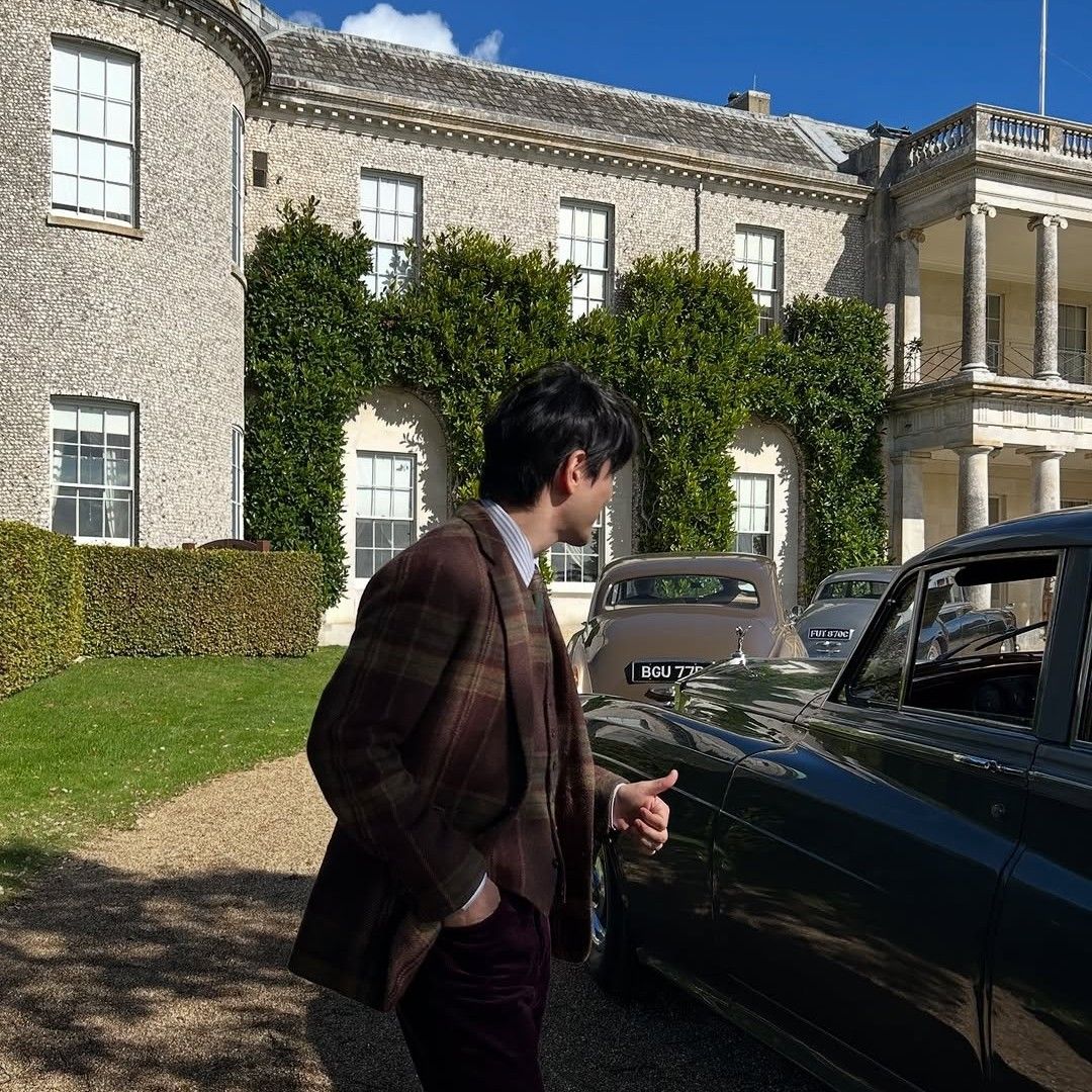 Recent activity shot of Lee Jinwook