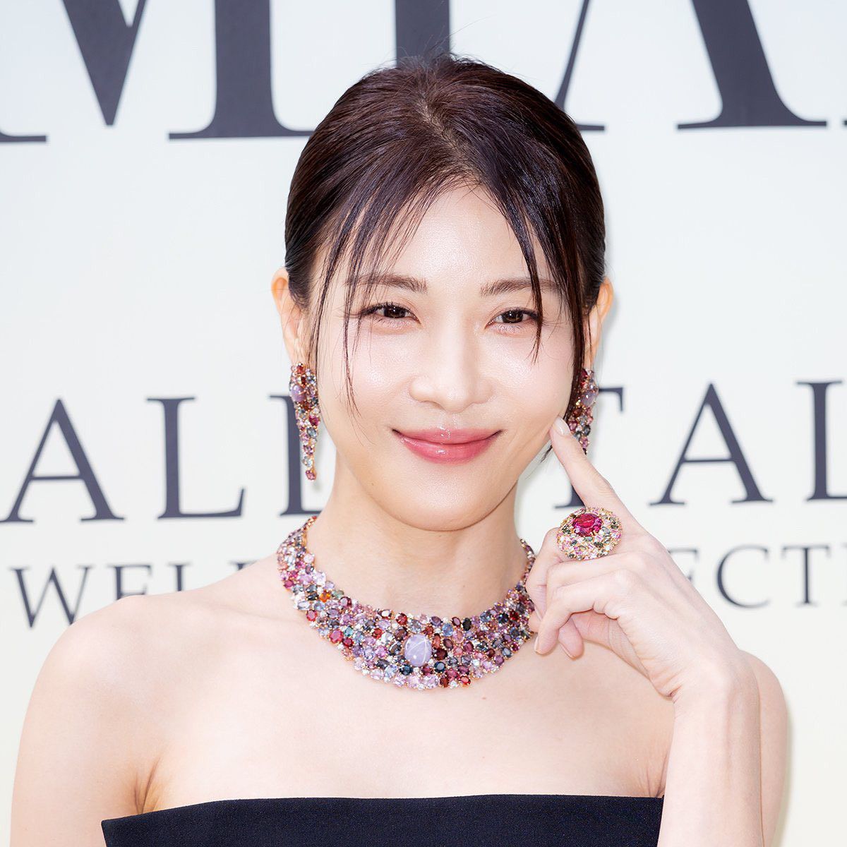 Behind-the-scenes cut of Ha Jiwon