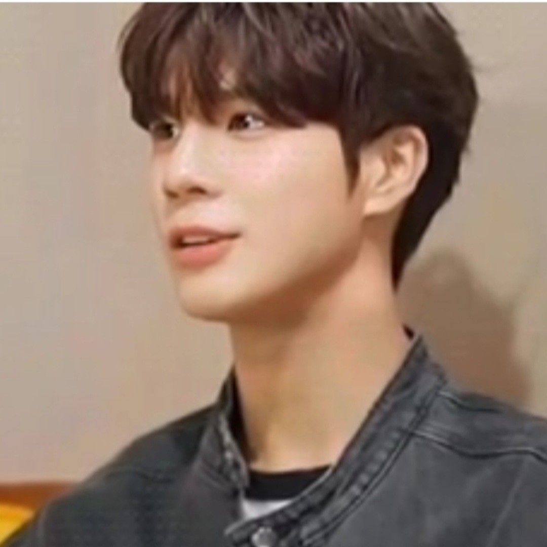 Latest photo of Jeong Dongwon