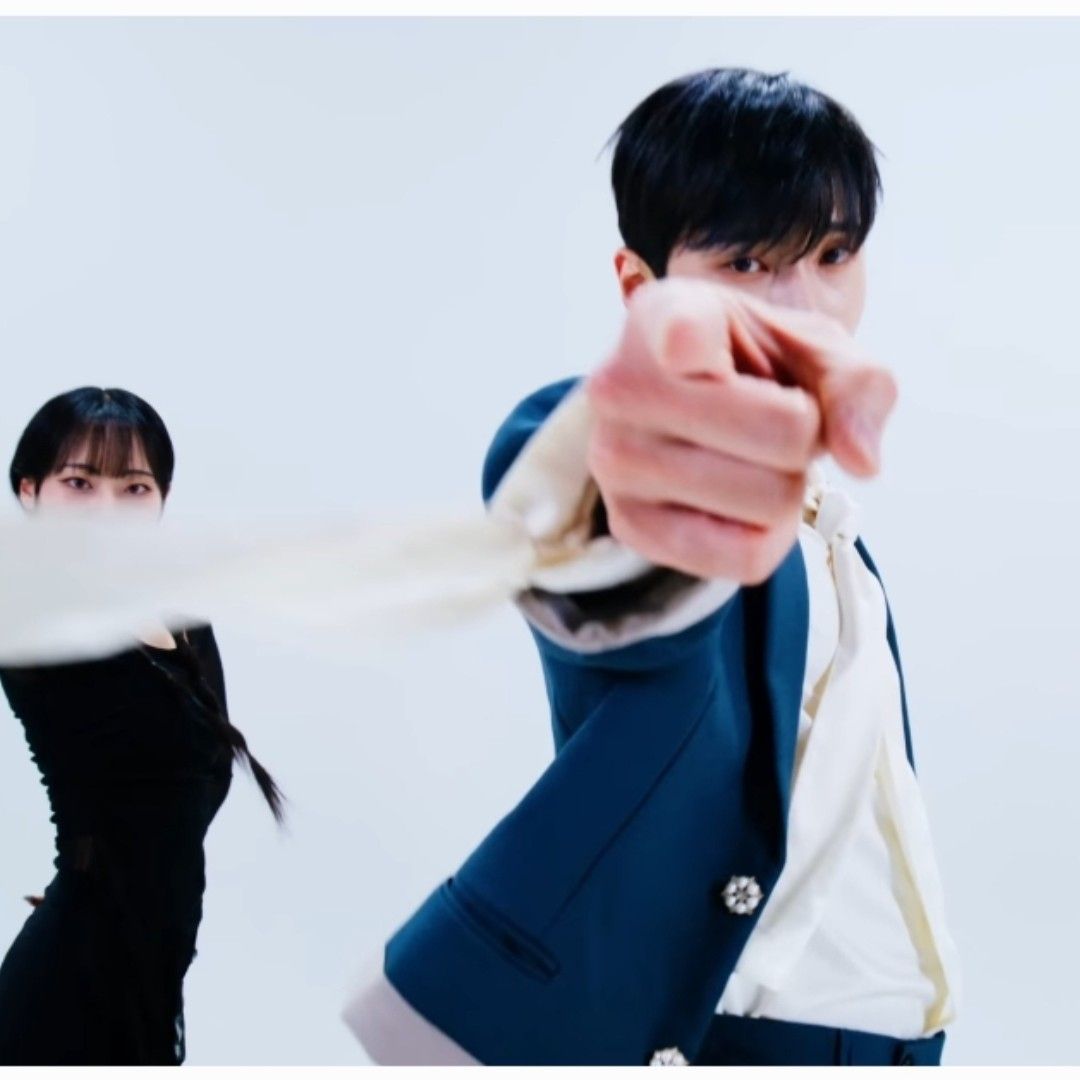 A moment captured by a fan of Seong Ri