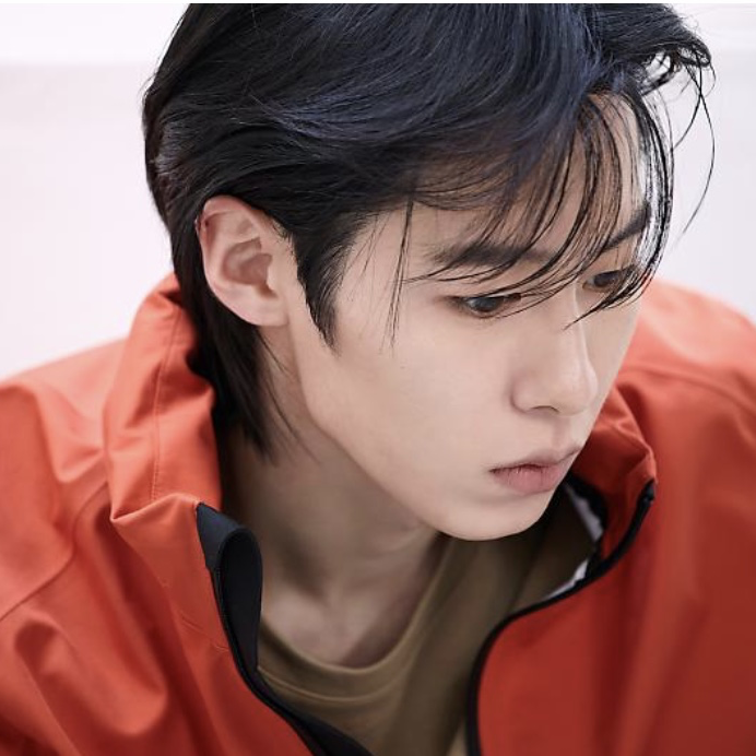 Behind-the-scenes cut of Lee Jaewook