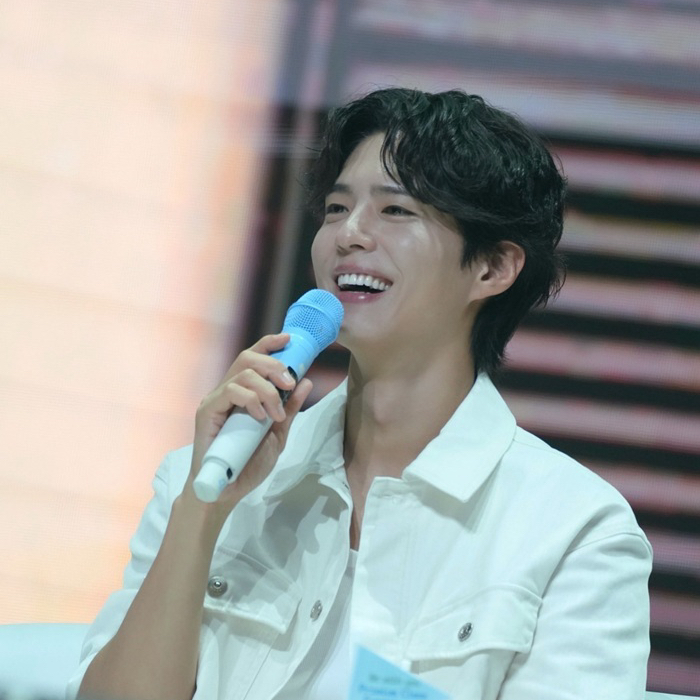 Behind-the-scenes cut of Park Bogum