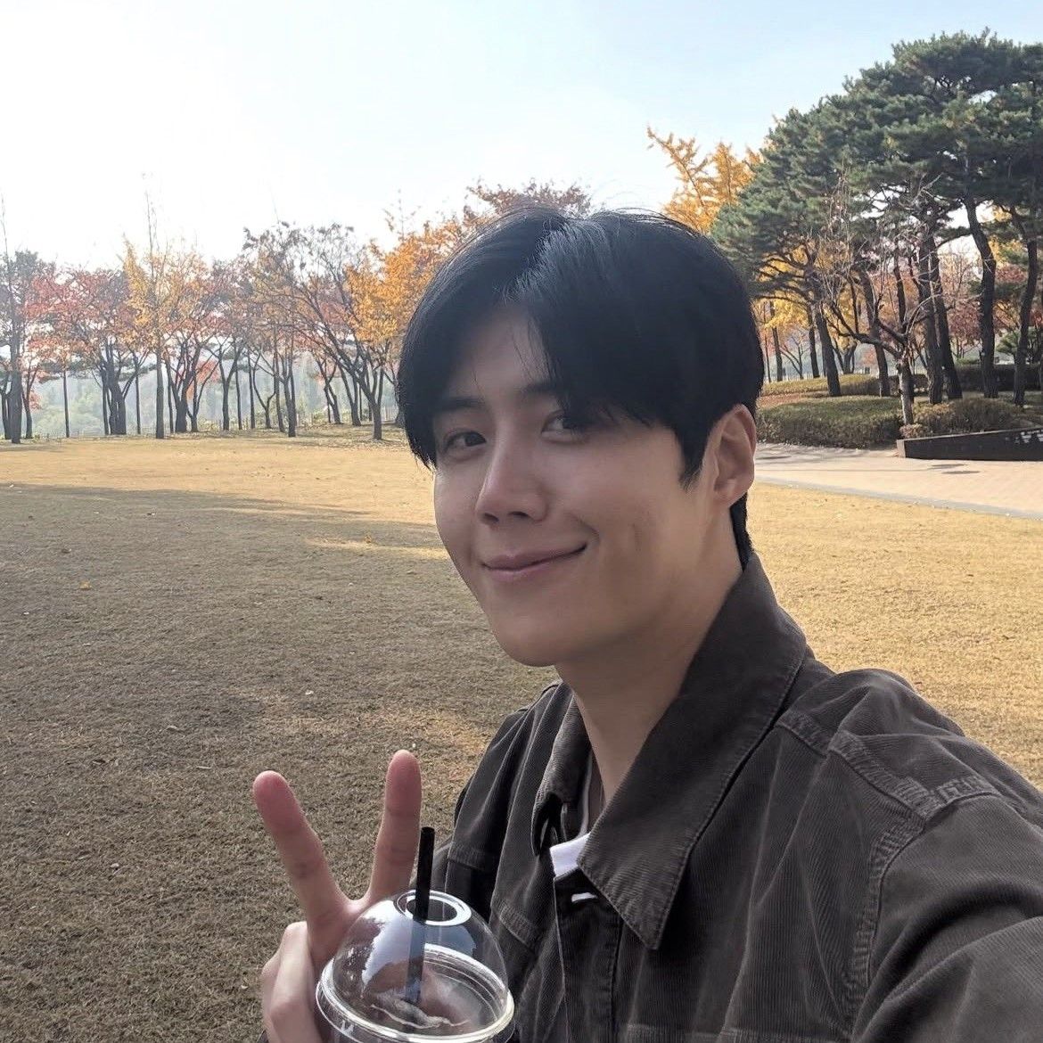 Behind-the-scenes cut of Kim Seonho