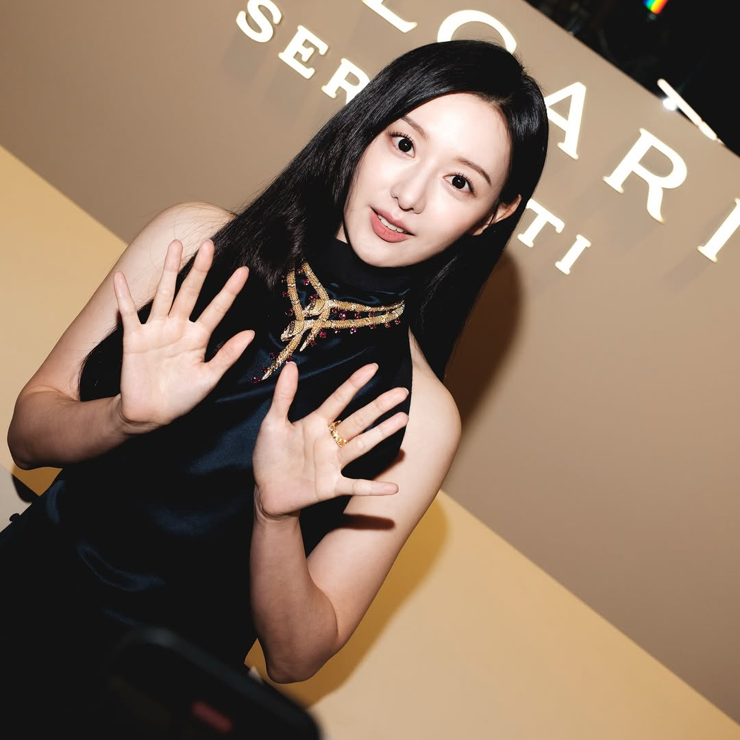 Behind-the-scenes cut of Kim Jiwon