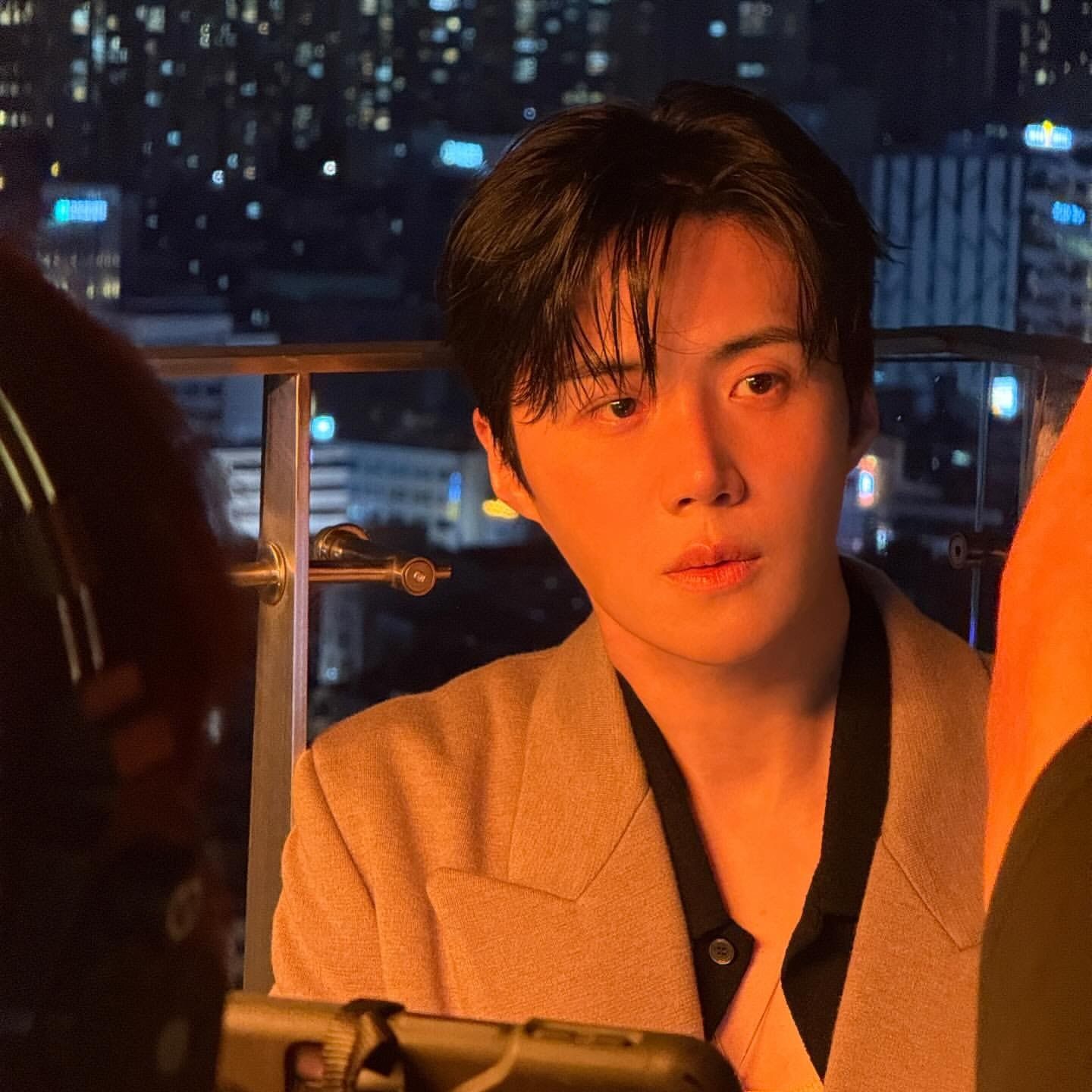 Behind-the-scenes cut of Kim Seonho