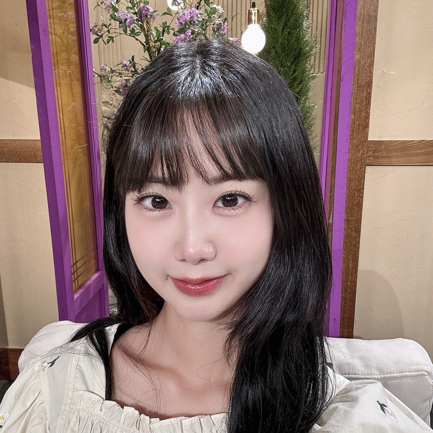 Behind-the-scenes cut of Kang Hyeyeon