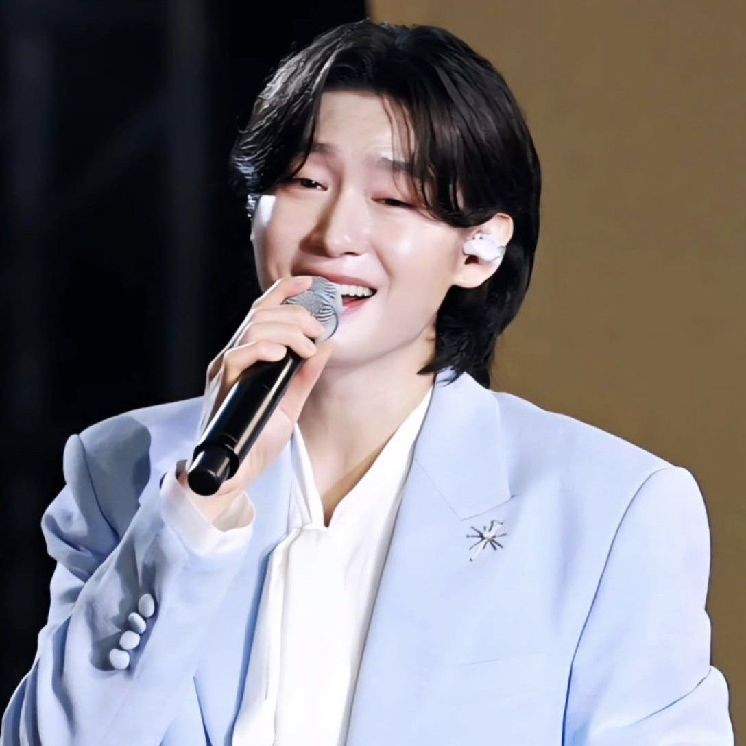 A moment captured by a fan of Kim Yongbin