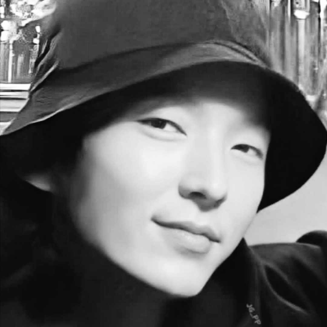A moment captured by a fan of Lee Joongi