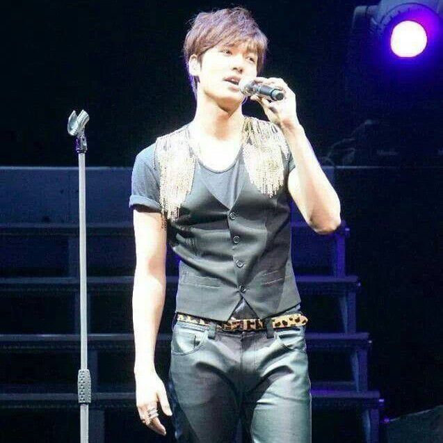 粉絲拍下的李敏鎬瞬間