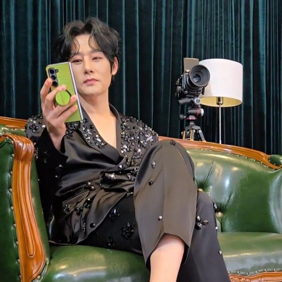 Behind-the-scenes cut of Kang Moonkyung