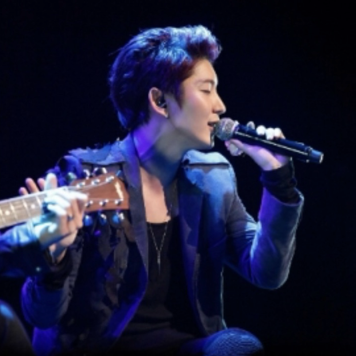 A moment captured by a fan of Lee Joongi