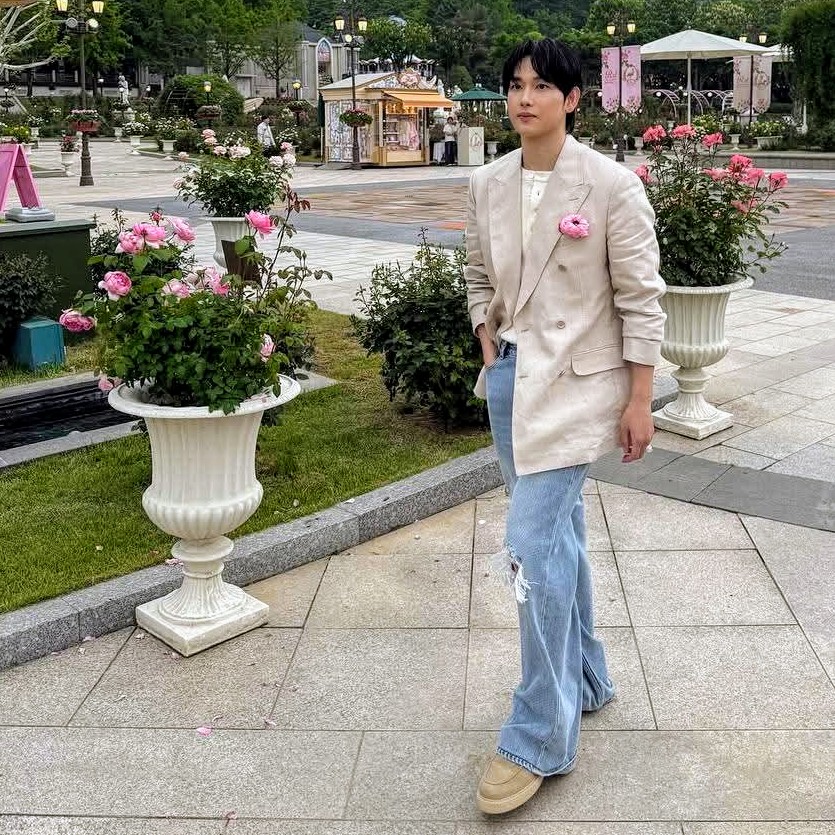 Behind-the-scenes cut of Lim Siwan