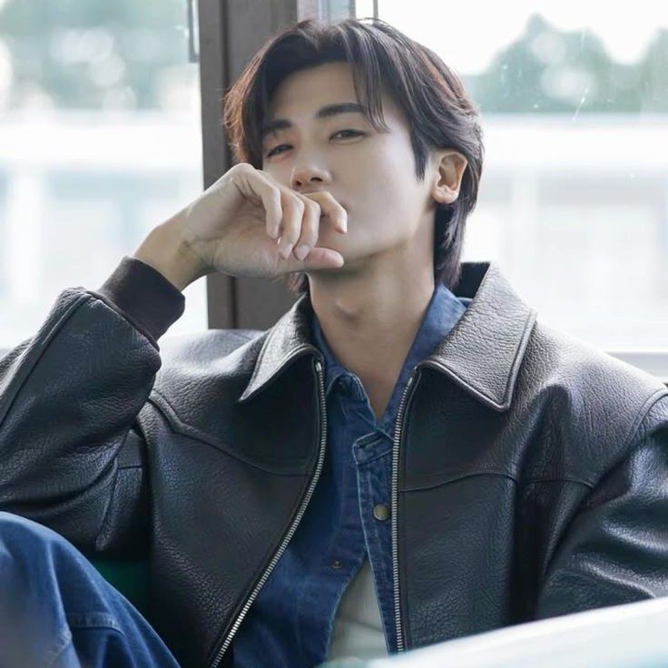 Behind-the-scenes cut of Park Hyungsik