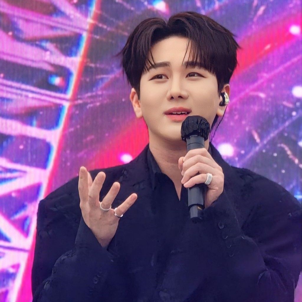 오늘 가장 핫한 셀럽 커뮤니티 피드