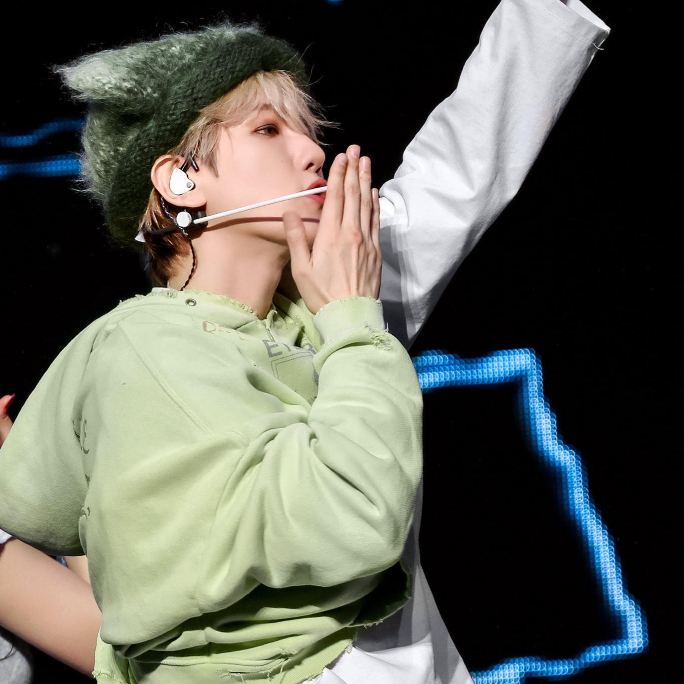 Behind-the-scenes cut of Baekhyun