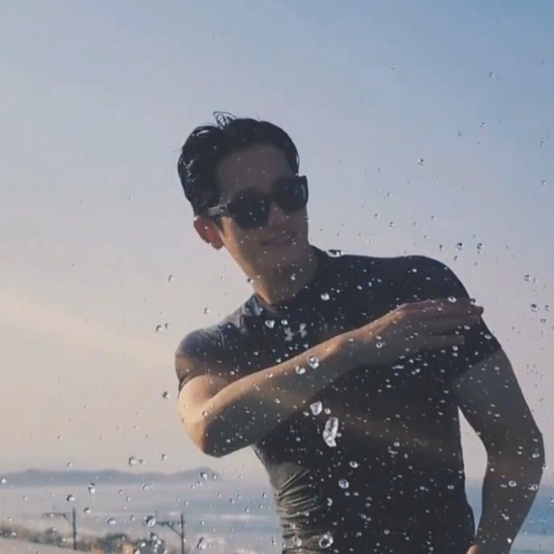 Behind-the-scenes cut of Park Sihoo