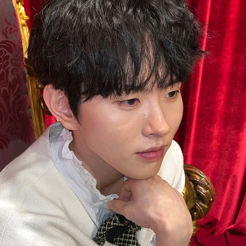 Behind-the-scenes cut of Lee Byeongchan