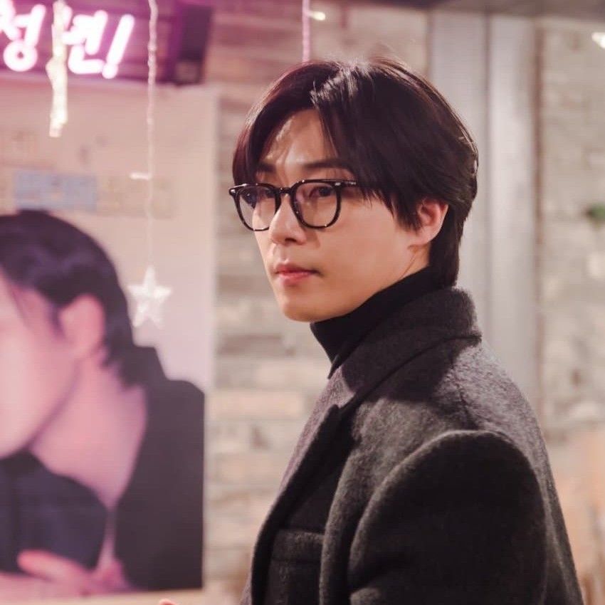 Behind-the-scenes cut of Park Seojoon