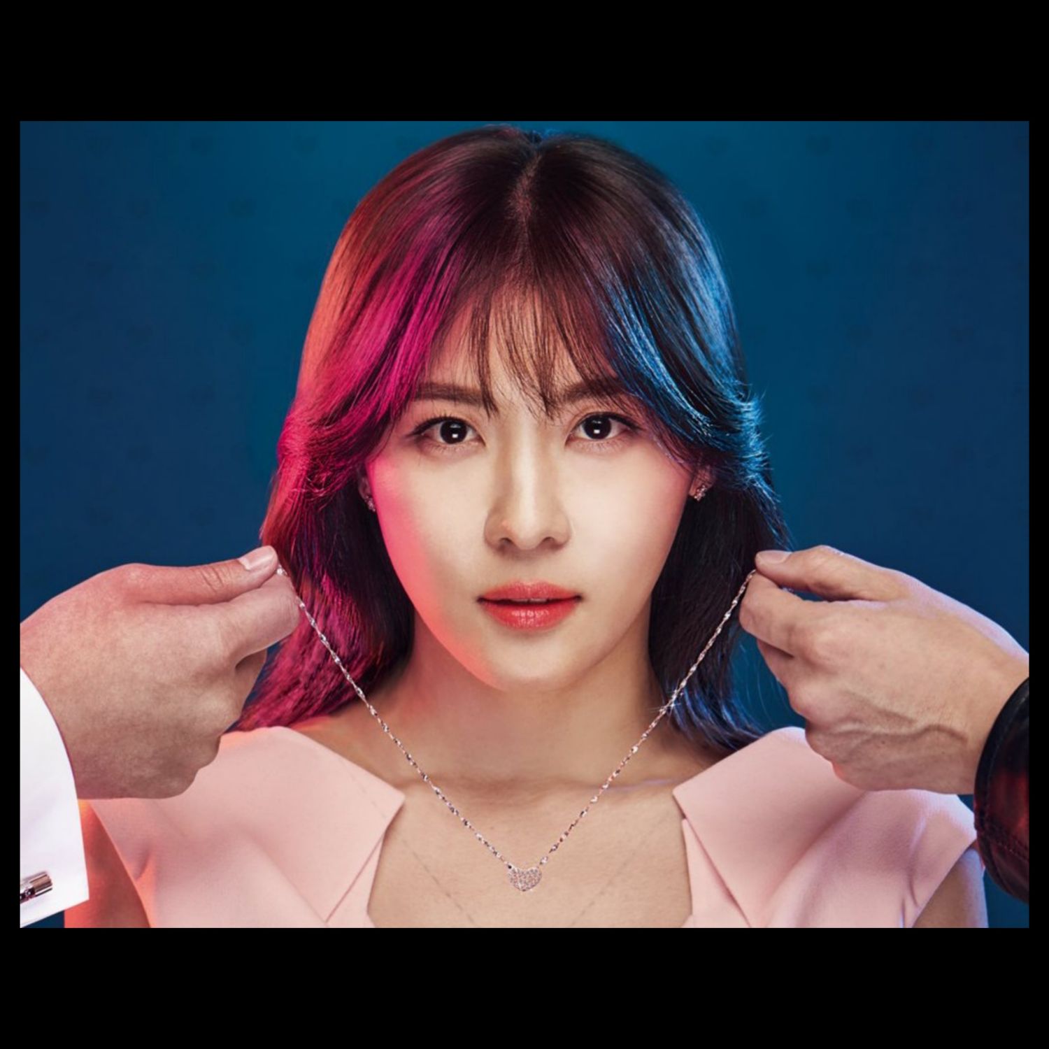 Behind-the-scenes cut of Ha Jiwon