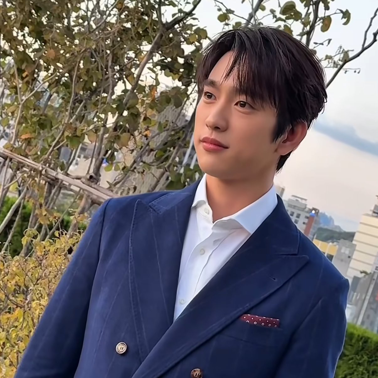 Cuplikan di balik layar dari Park Jinyoung