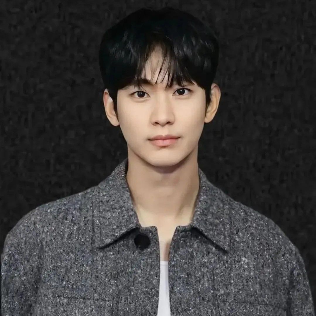 Recent activity shot of Kim Soohyun