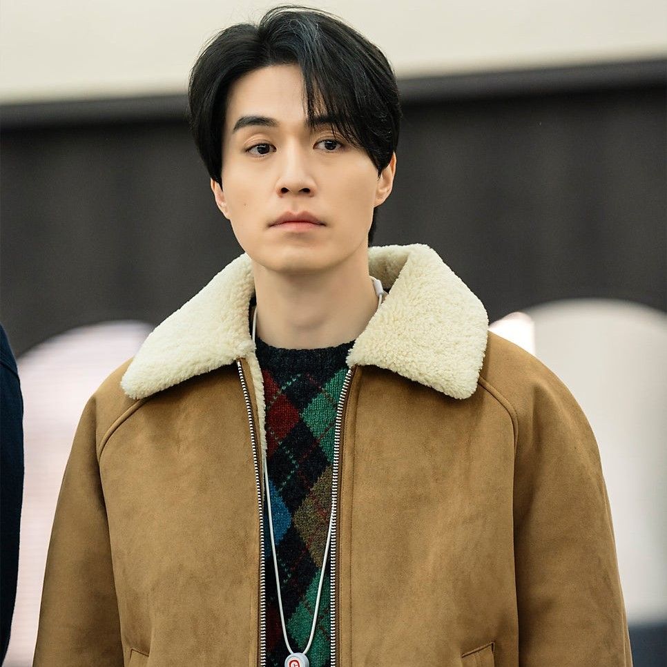 Recent activity shot of Lee Dongwook
