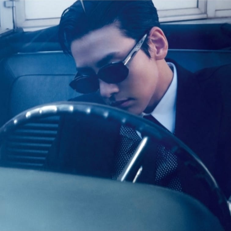 Behind-the-scenes cut of Ji Changwook