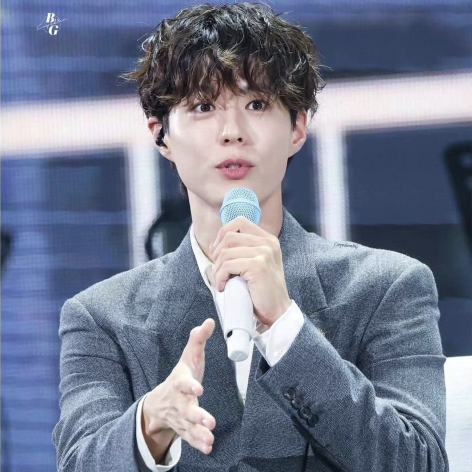 Behind-the-scenes cut of Park Bogum