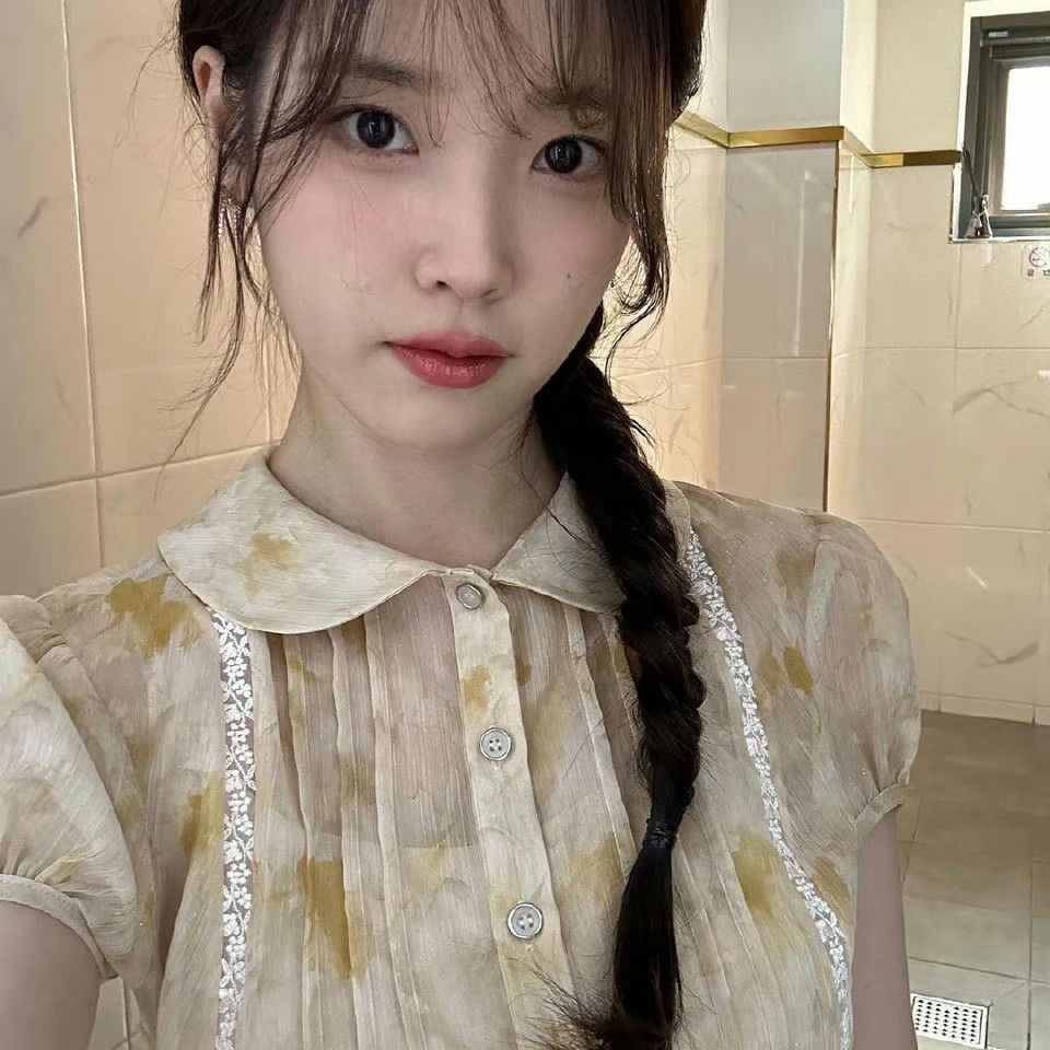 Behind-the-scenes cut of IU