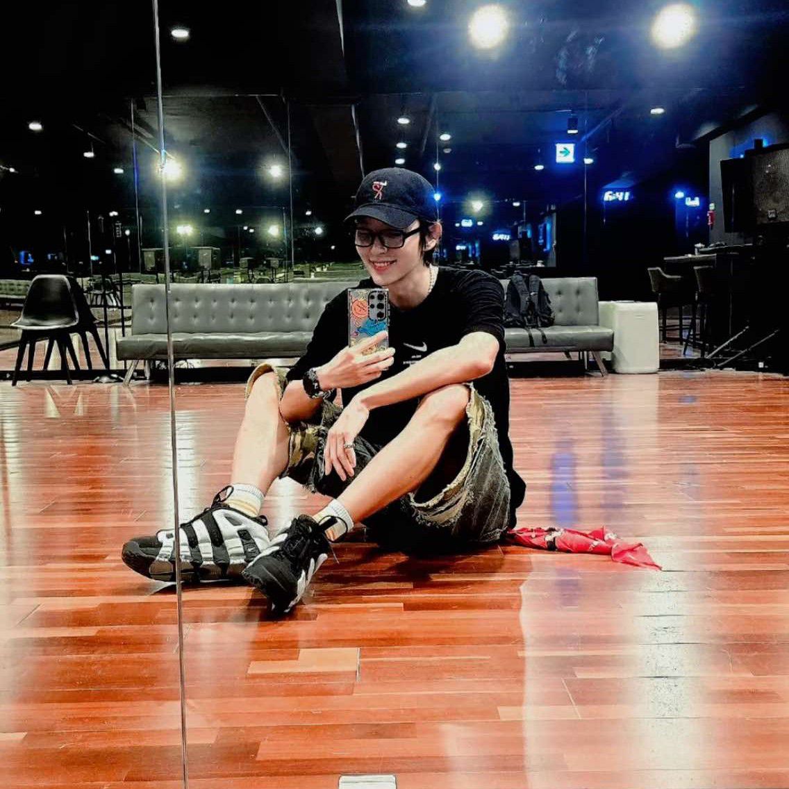 Behind-the-scenes cut of Lee Joongi