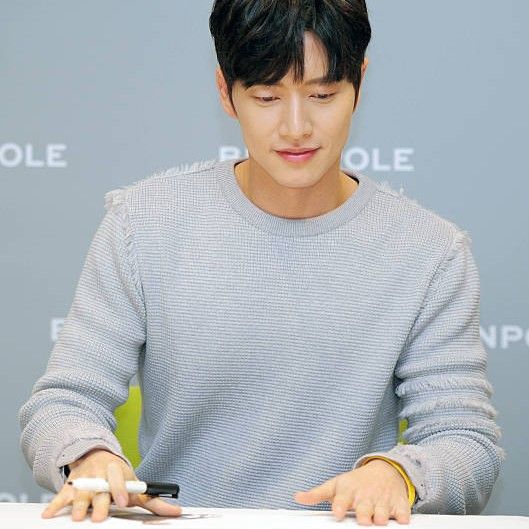 Behind-the-scenes cut of Park Haejin