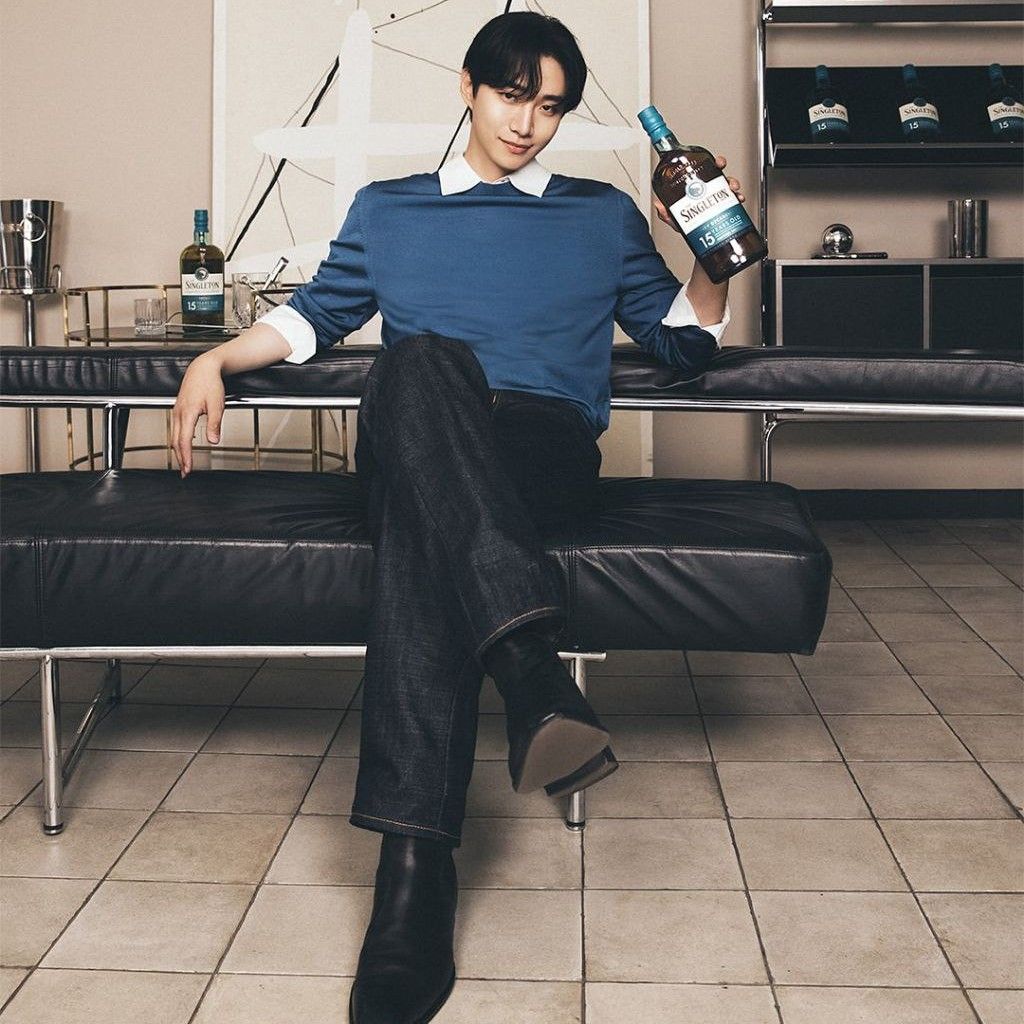 Behind-the-scenes cut of Lee Junho