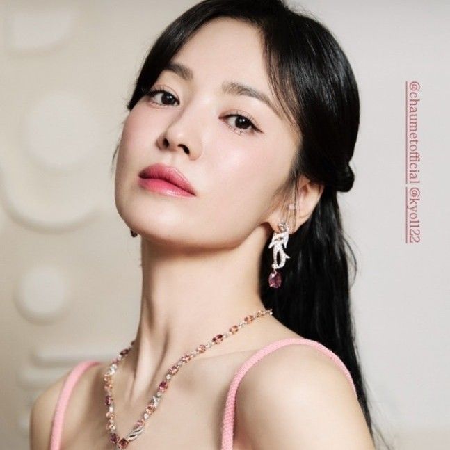 Recent activity shot of Song Hyekyo