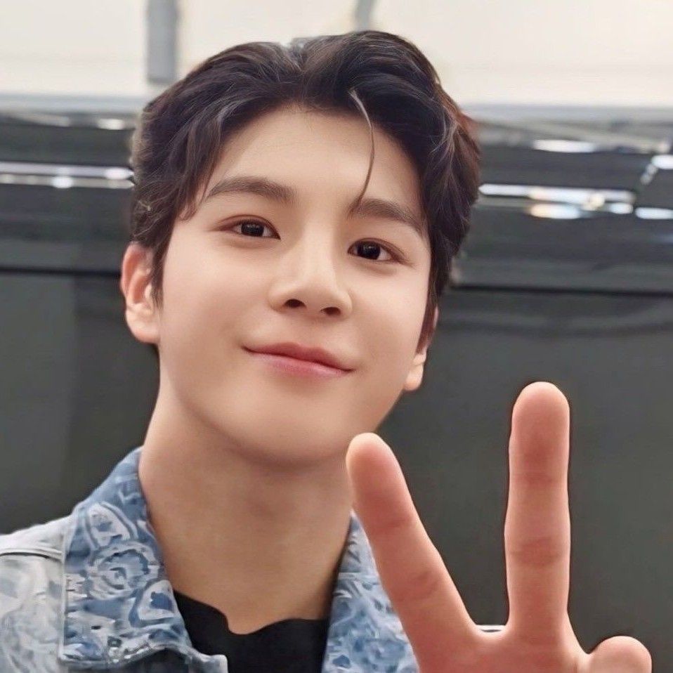 Behind-the-scenes cut of Jeong Dongwon