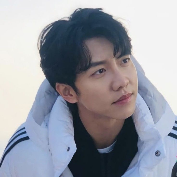 Recent activity shot of Lee Seunggi