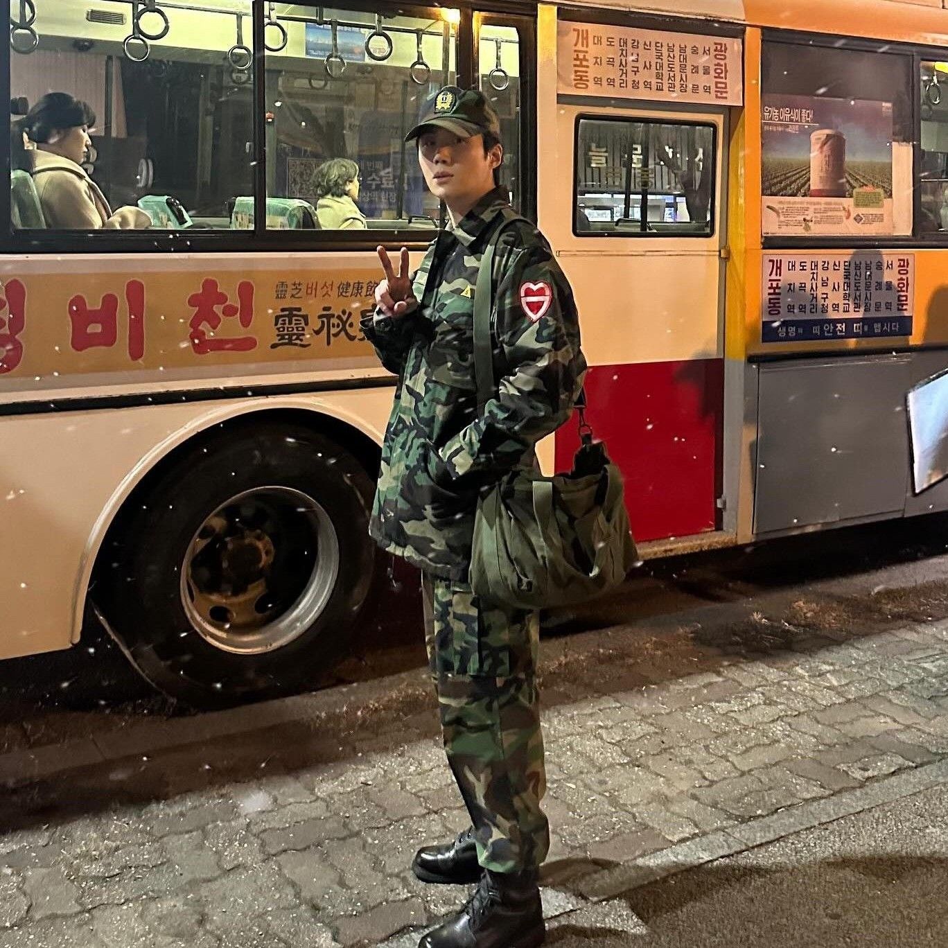 A moment captured by a fan of Kim Seonho