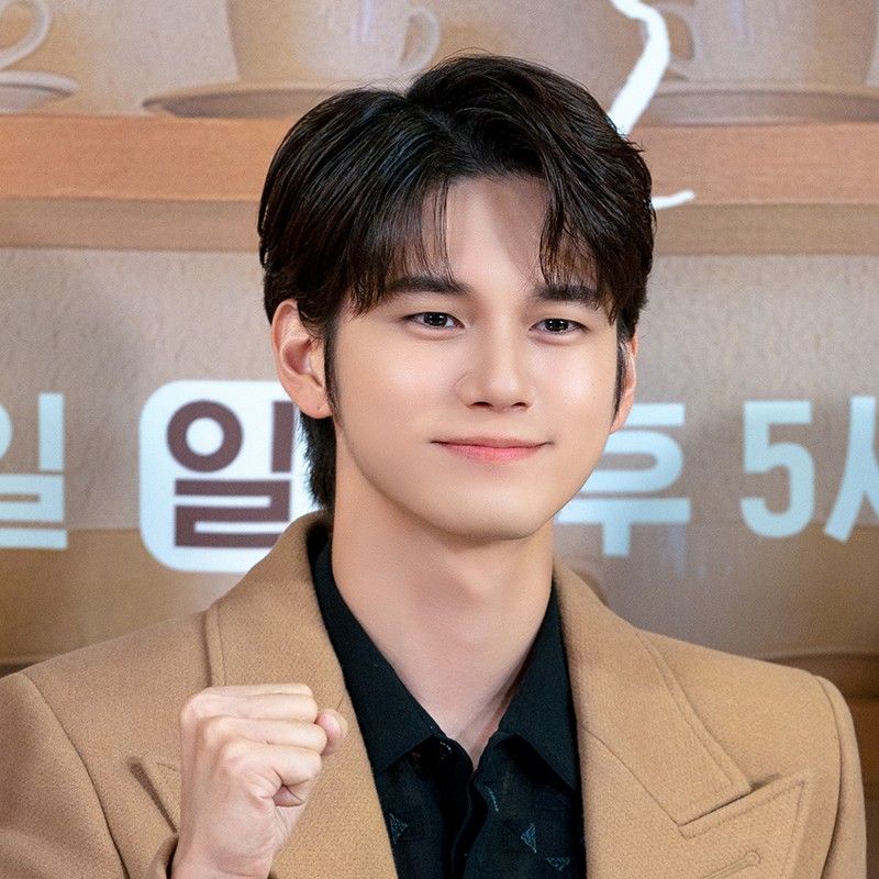 Foto terbaru dari Ong Seongwu