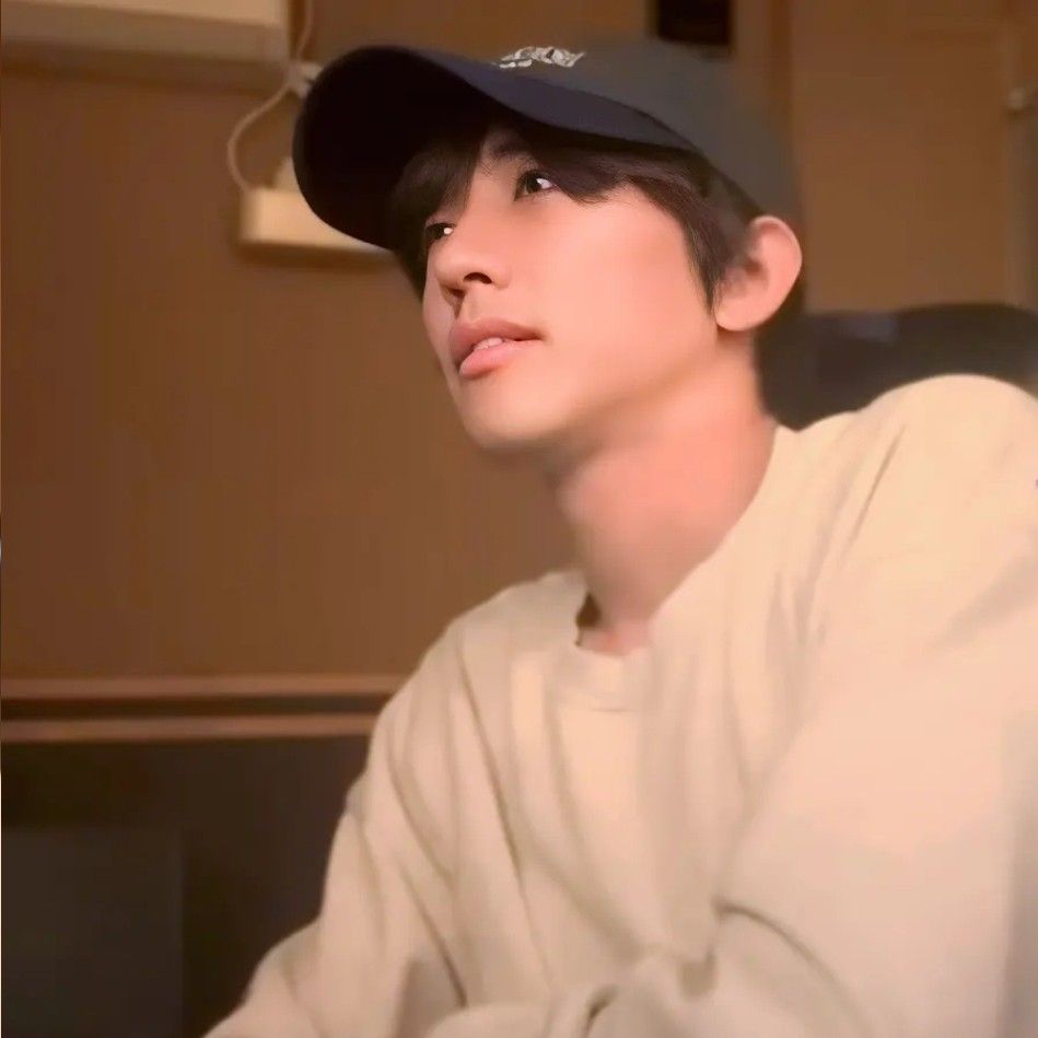 Latest photo of Lee Seungyoon