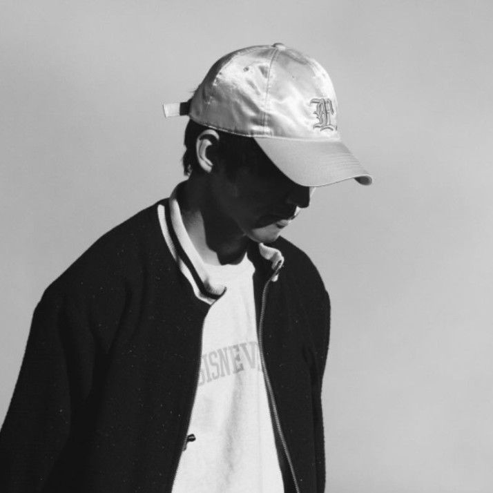 Behind-the-scenes cut of Lee Seungyoon