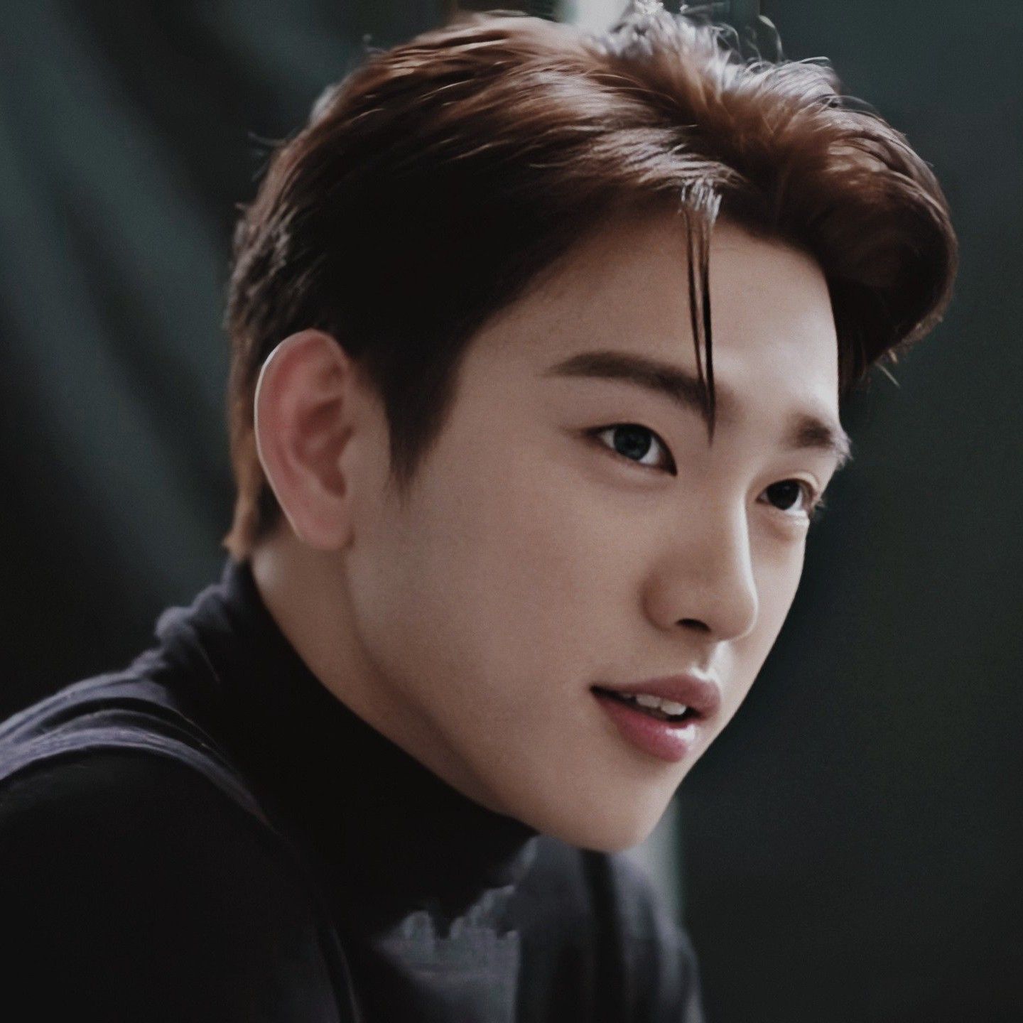 パク・ジニョンの最近の活動ショット