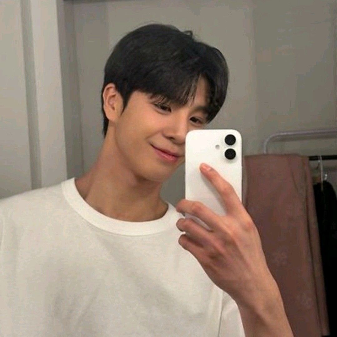 Foto terbaru dari Jeong Dongwon