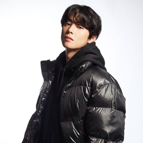 Cuplikan di balik layar dari Cha Eunwoo