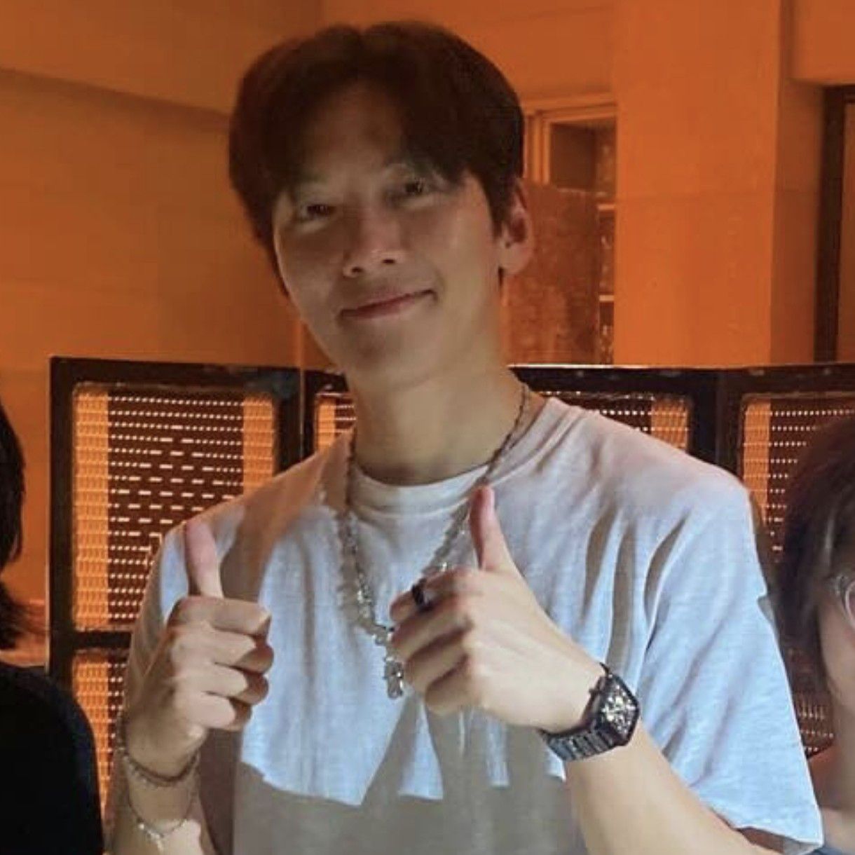 粉絲拍下的池昌旭瞬間