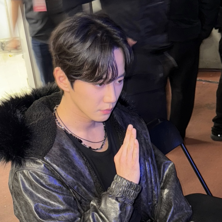 Behind-the-scenes cut of Lee Junyoung