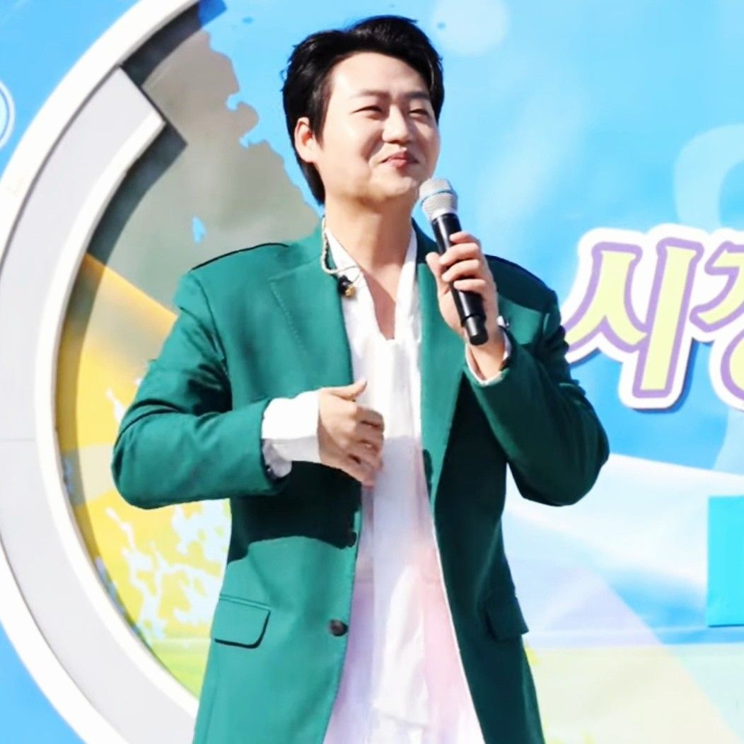 A moment captured by a fan of Min Soohyun