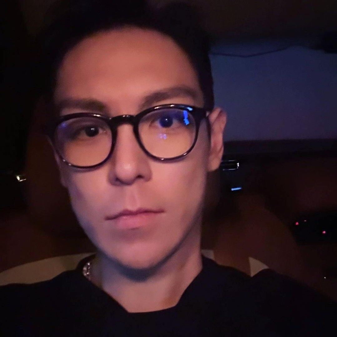 최승현 (T.O.P)의 최신 사진